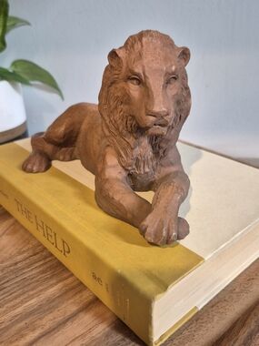 Vintage Red Mill Style Lion Figurine Pecan Shell Resin Sculpture 8"